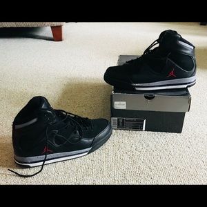 Gently used Men’s size 12 Jordan Flight TR ‘97.