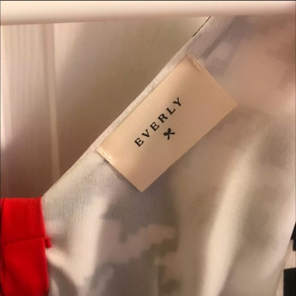 Black and white sleeveless v neck dress - Picture 3 of 3