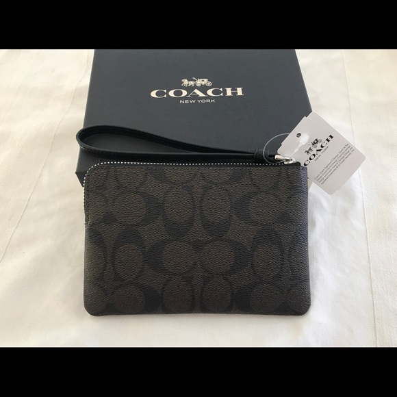 Brand New Coach Corner Zip Wristlet - Picture 2 of 4