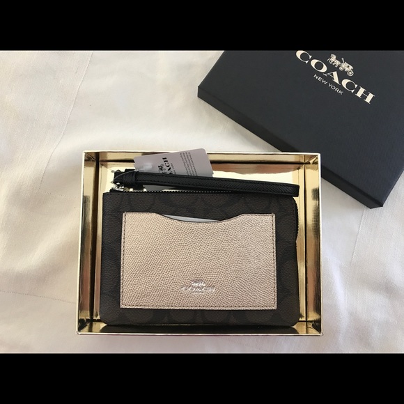 Brand New Coach Corner Zip Wristlet - Picture 3 of 4