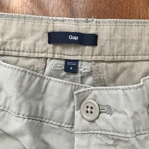 Women’s size 4 Bermuda short