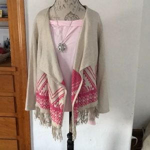 Funky sweater with fringe