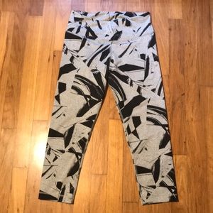 Yogasmoga cute yoga legging size 6!!