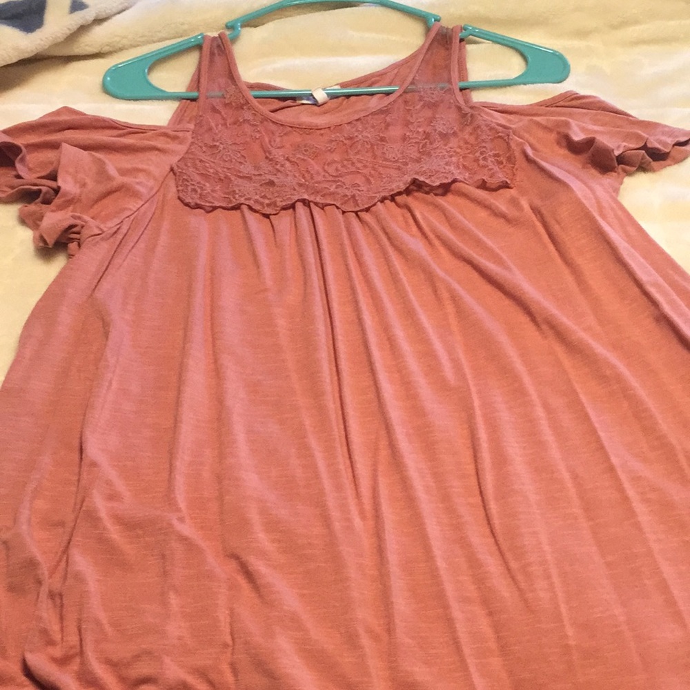 Mauve cold shoulder flowy top