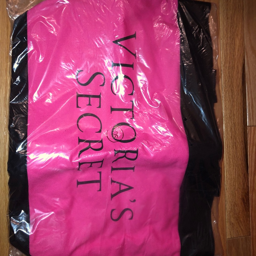 🆕 NWT Victoria’s Secret Bag Gym / Travel Bag