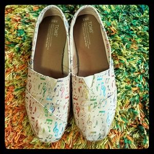 Toms w 9.5 rainbow music notes women's classics