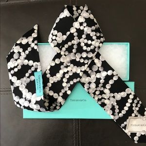 Tiffany & Co Beautiful silk neck scarf, Never used
