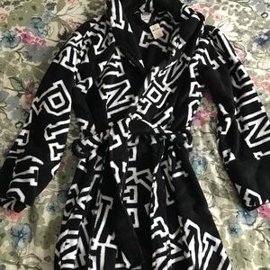 BRAND NEW VS robe