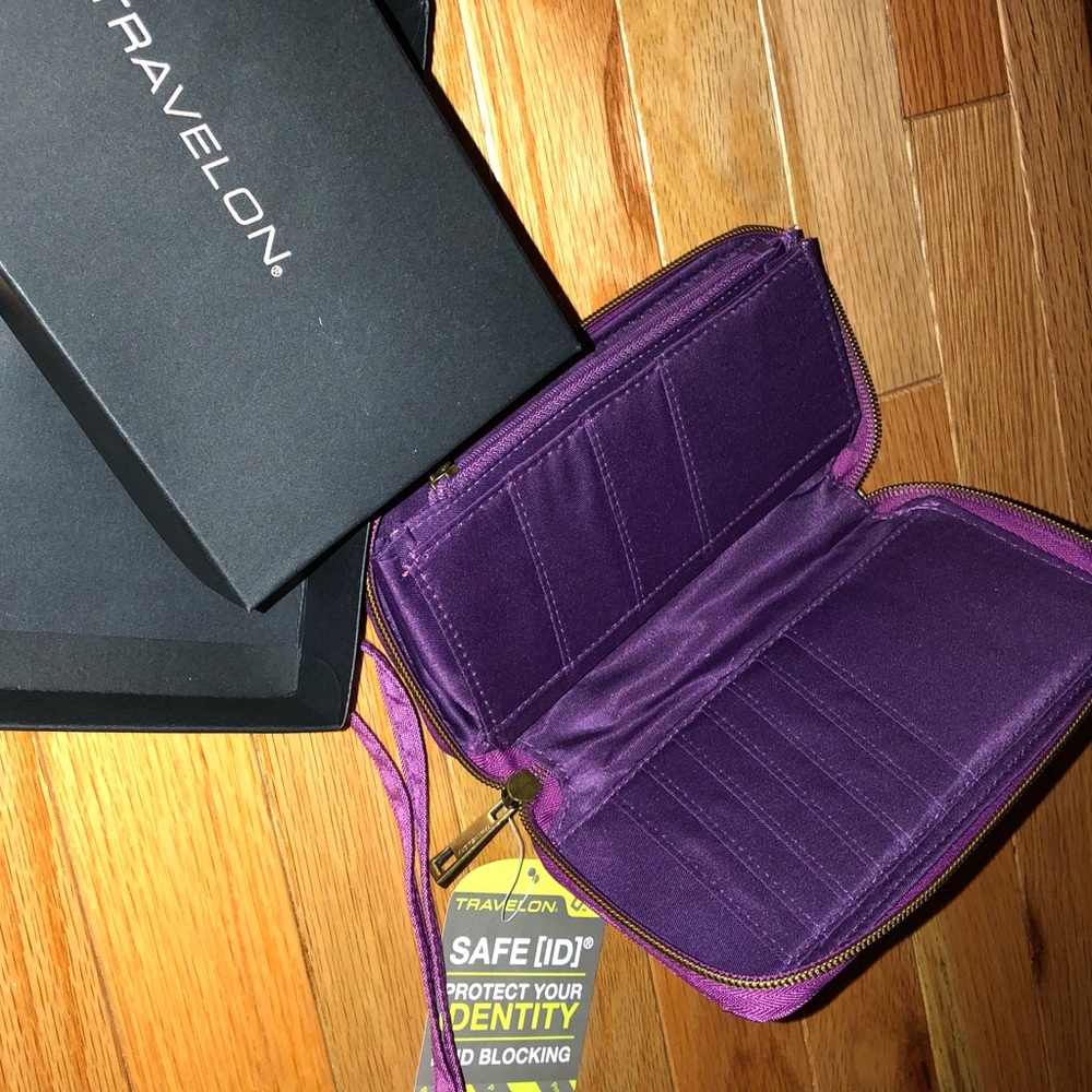 🆕 NWT Travelon RFID Blocking Clutch Wallet