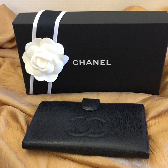 CHANEL Handbags - AUTHENTIC CHANEL Caviar Leather CC Logo Wallet