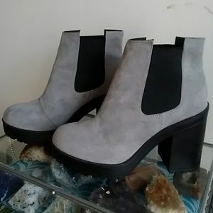 H&M Divided Platform Chelsea Boots 9.5 W