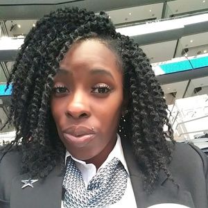 Meet your Posher, Monique