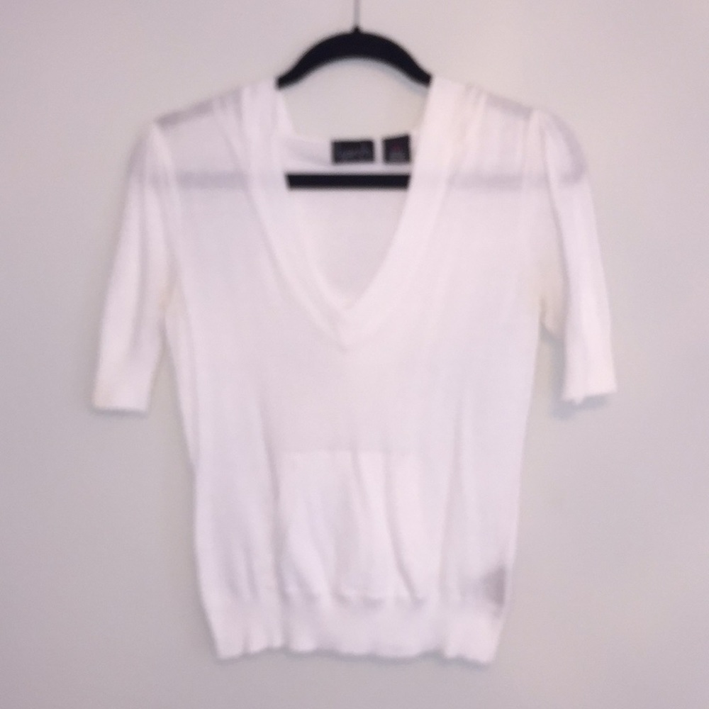 White short sleeved sweater with hood