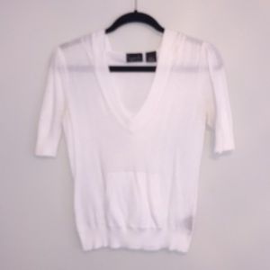 White short sleeved sweater with hood