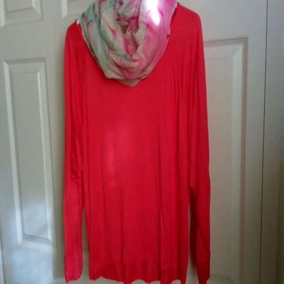 Beautiful top - Picture 2 of 2