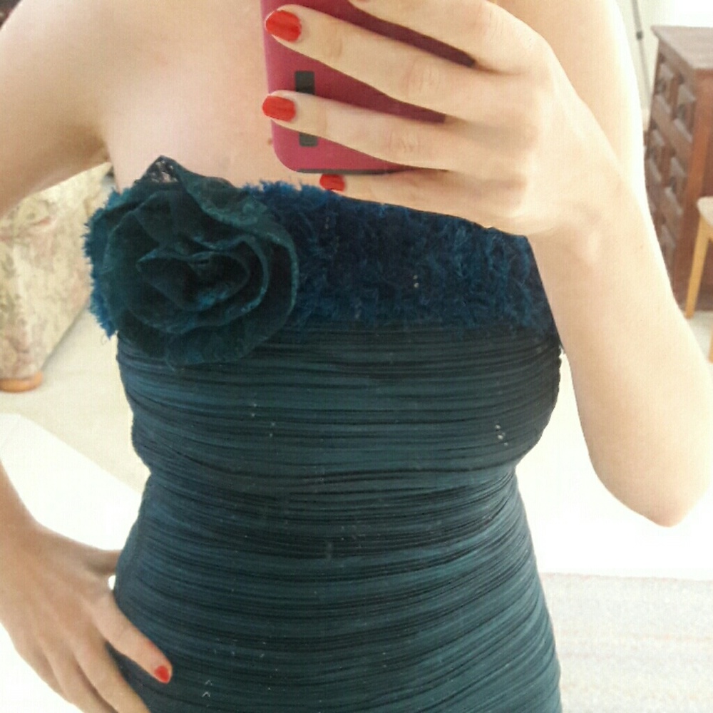 Dress - Picture 5 of 8