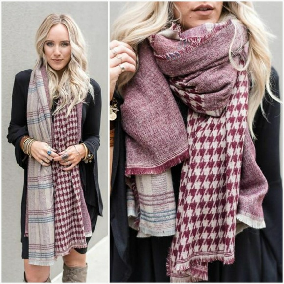 Red Patchwork Houndstooth Scarf - Picture 3 of 4