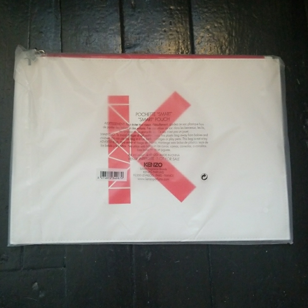Nwt Kenzo parfums "smart pouch"