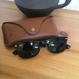 Good condition rayban new wayfarer