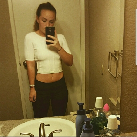 Alice + Olivia White Crop Top - Picture 3 of 6