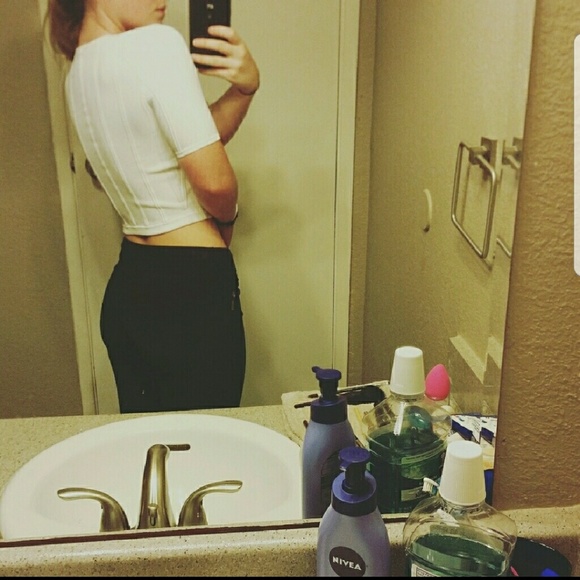 Alice + Olivia White Crop Top - Picture 4 of 6