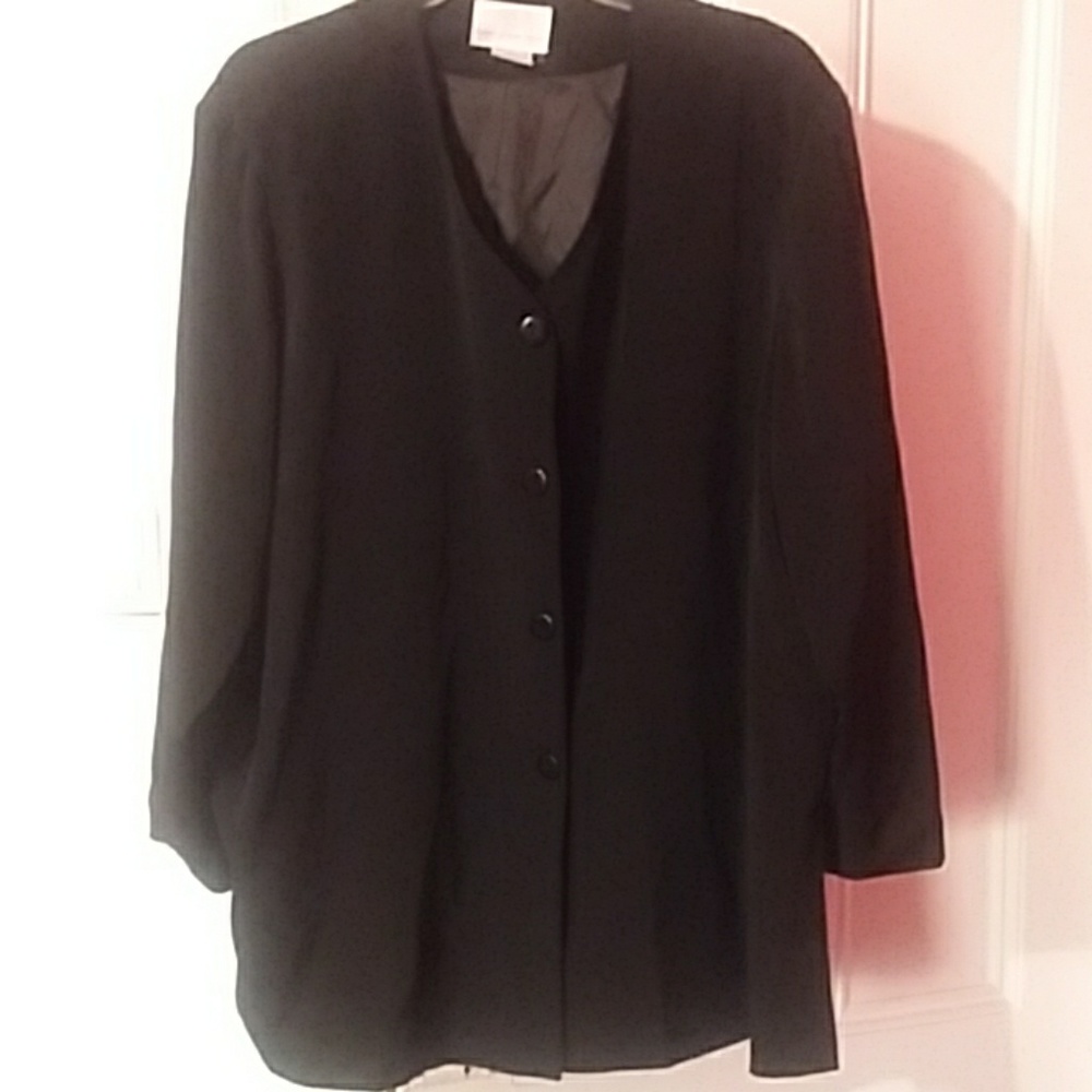 BLOWOUT💥Beautiful Black Blouse size 3x
