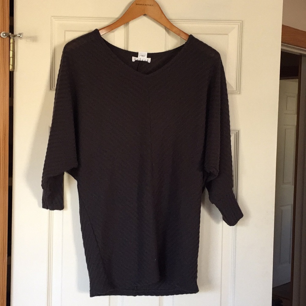 Black 3/4 sleeve sweater