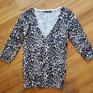 V-neck leopard print sweater
