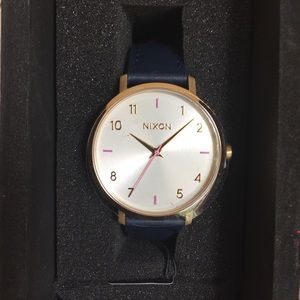 Nixon Arrow leather watch