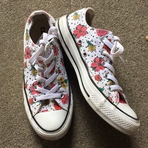 White Floral Polka Dot Low Top Converse