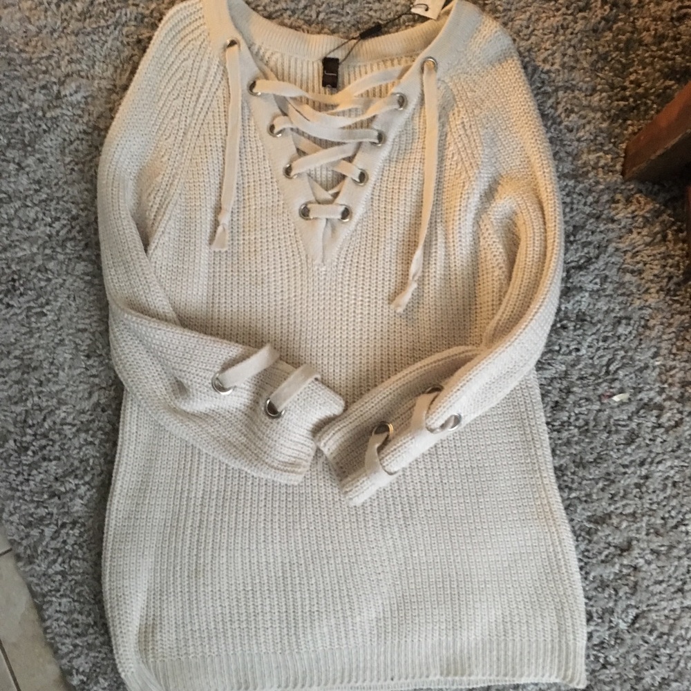 Sweater with detail