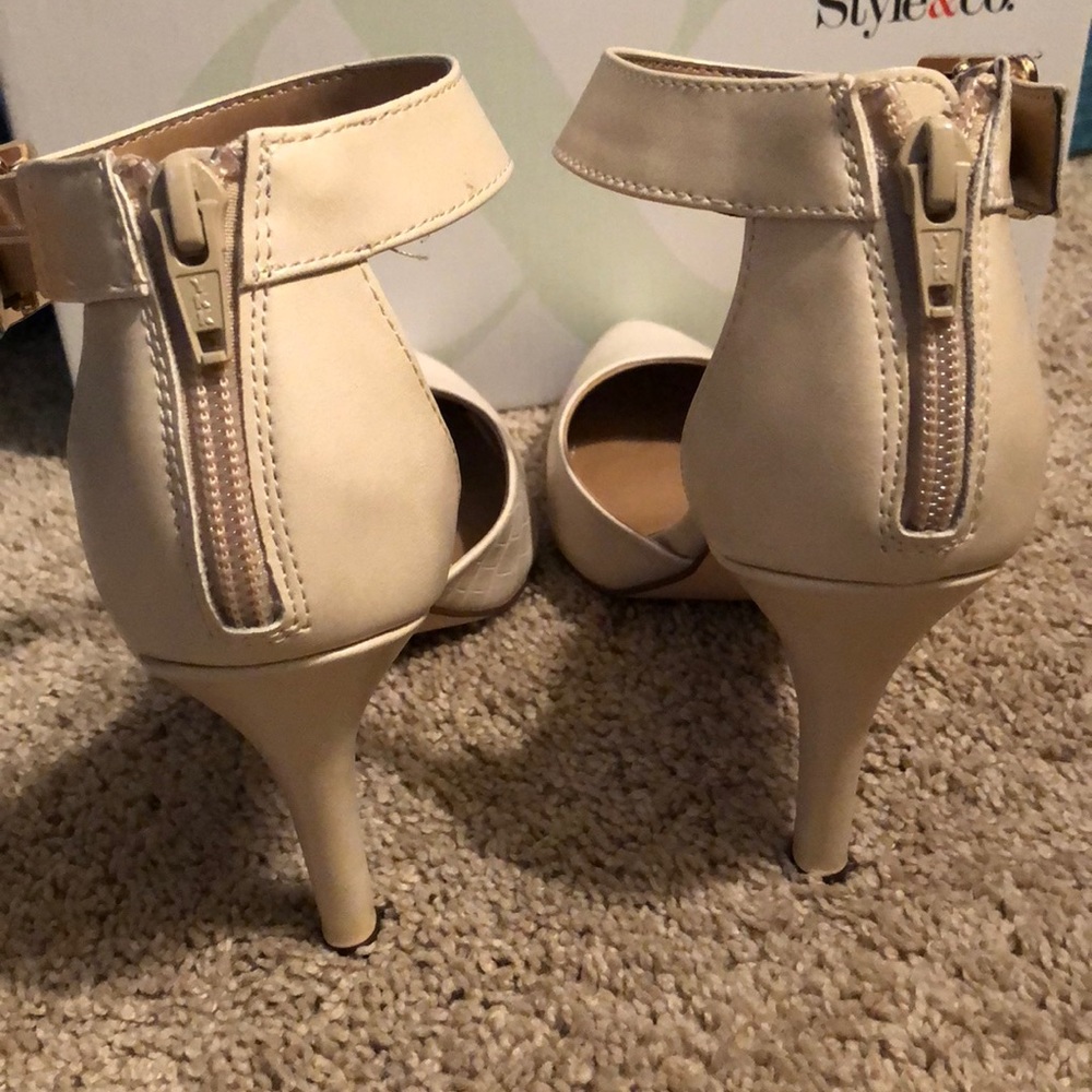 New with box Style & Co ecru pumps