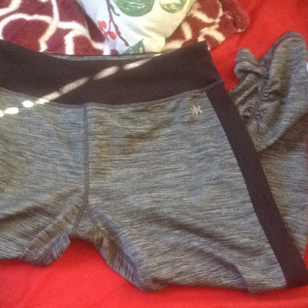 Kyodan  medium Capri workout pants