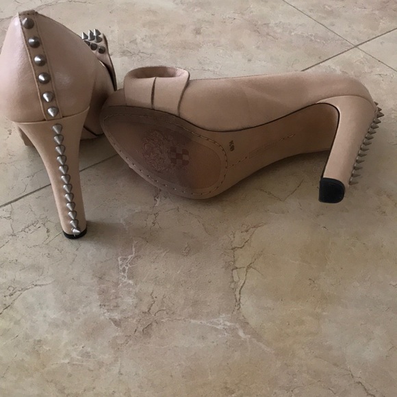 Vince Camuto - Picture 5 of 8