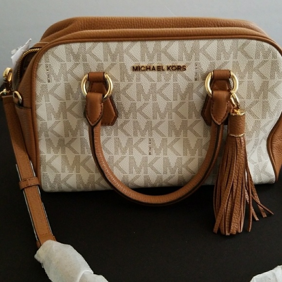 Michael Kors Women's Bedford Satchel - Picture 3 of 8