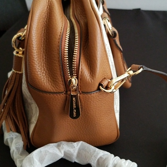 Michael Kors Women's Bedford Satchel - Picture 4 of 8