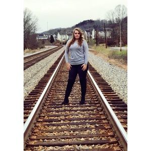 Meet your Posher, Lorin