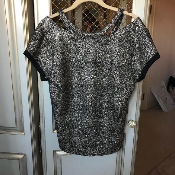 ✨Gorgeous Guess Top Worn Once✨ - Picture 3 of 4