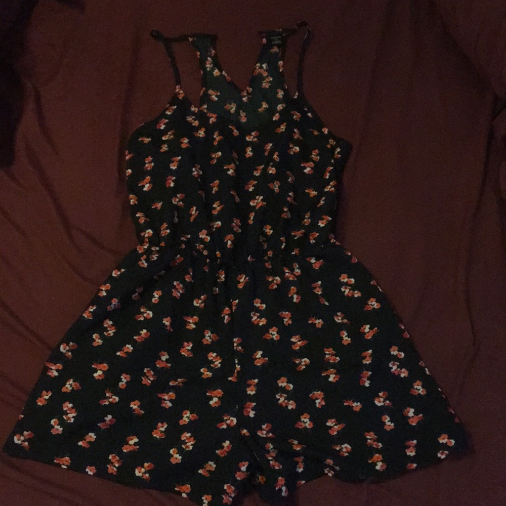 Floral romper size M