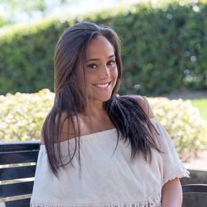 Meet your Posher, Julia