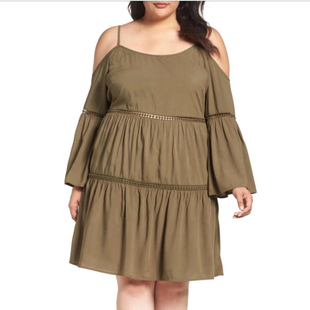 🆕 Gorgeous cold shoulder khaki ruffle plus dress