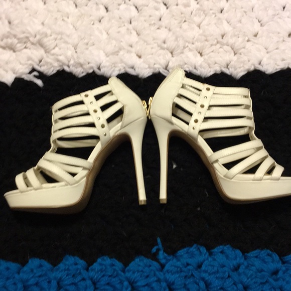 White with gold studs zip up Stilettos - Picture 2 of 3