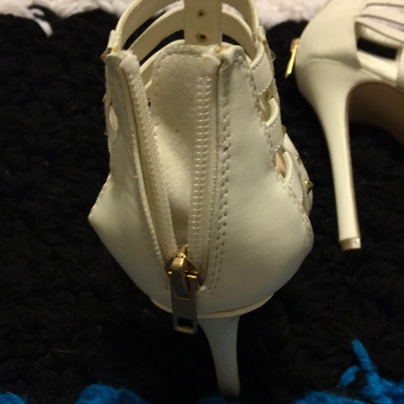 White with gold studs zip up Stilettos - Picture 3 of 3