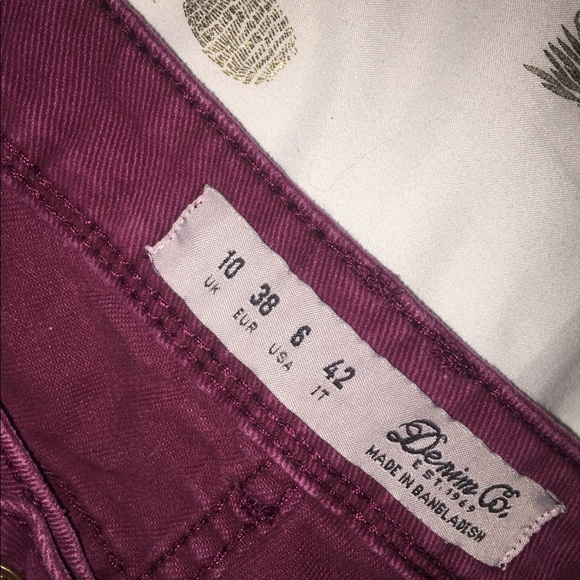 Maroon shorts with frill at the bottom - Picture 2 of 2