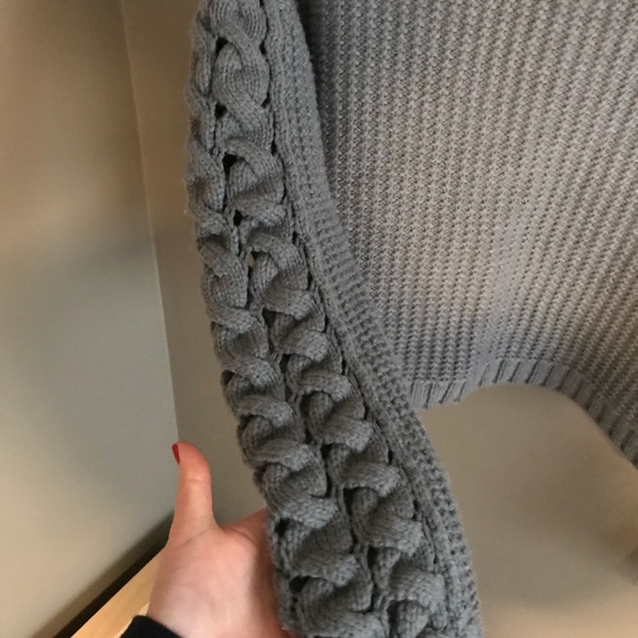 BCBG generation cropped knit sweater size small - Picture 2 of 6