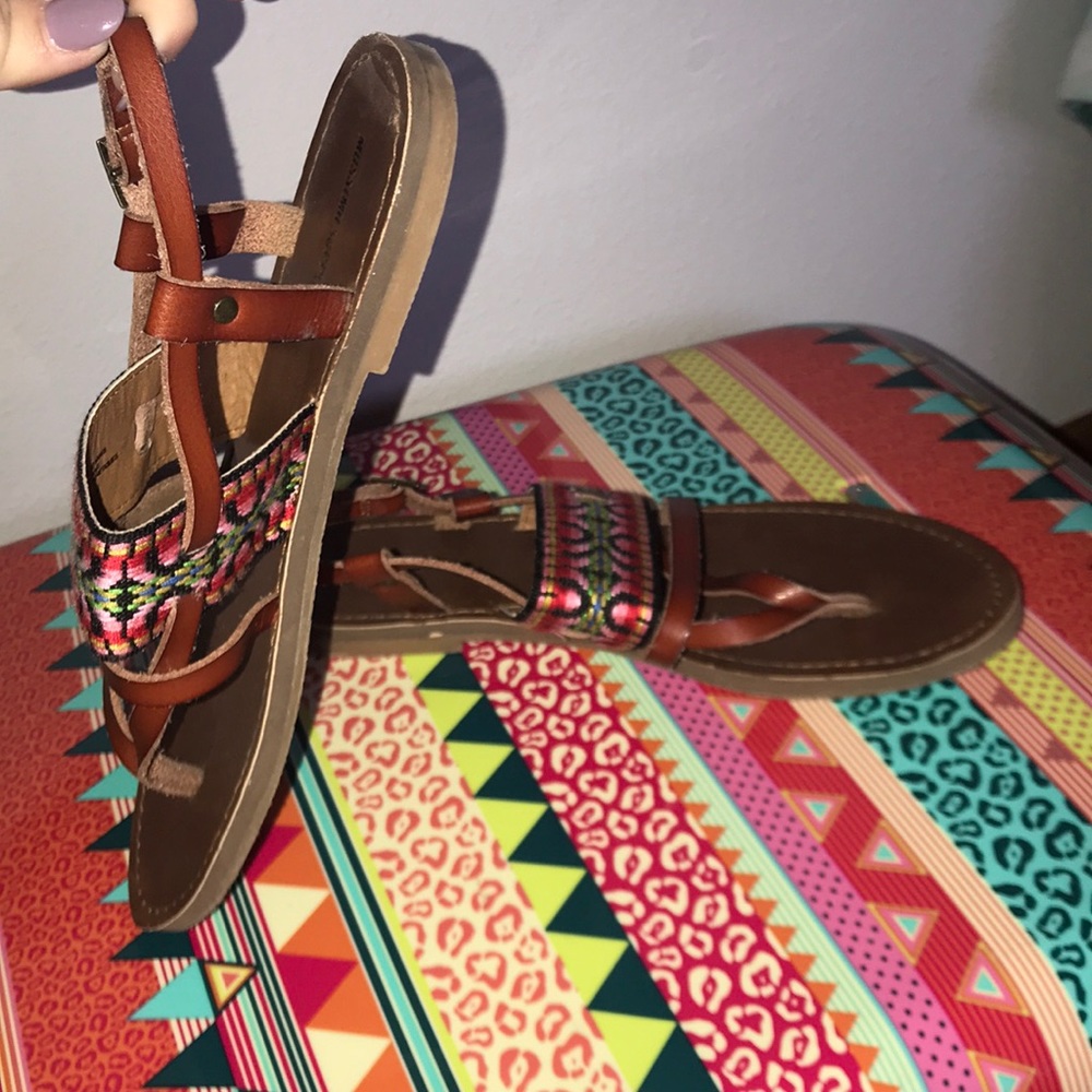 Tribal sandals - Picture 2 of 3