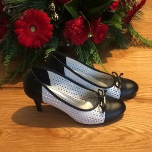 Like new, color block heels.