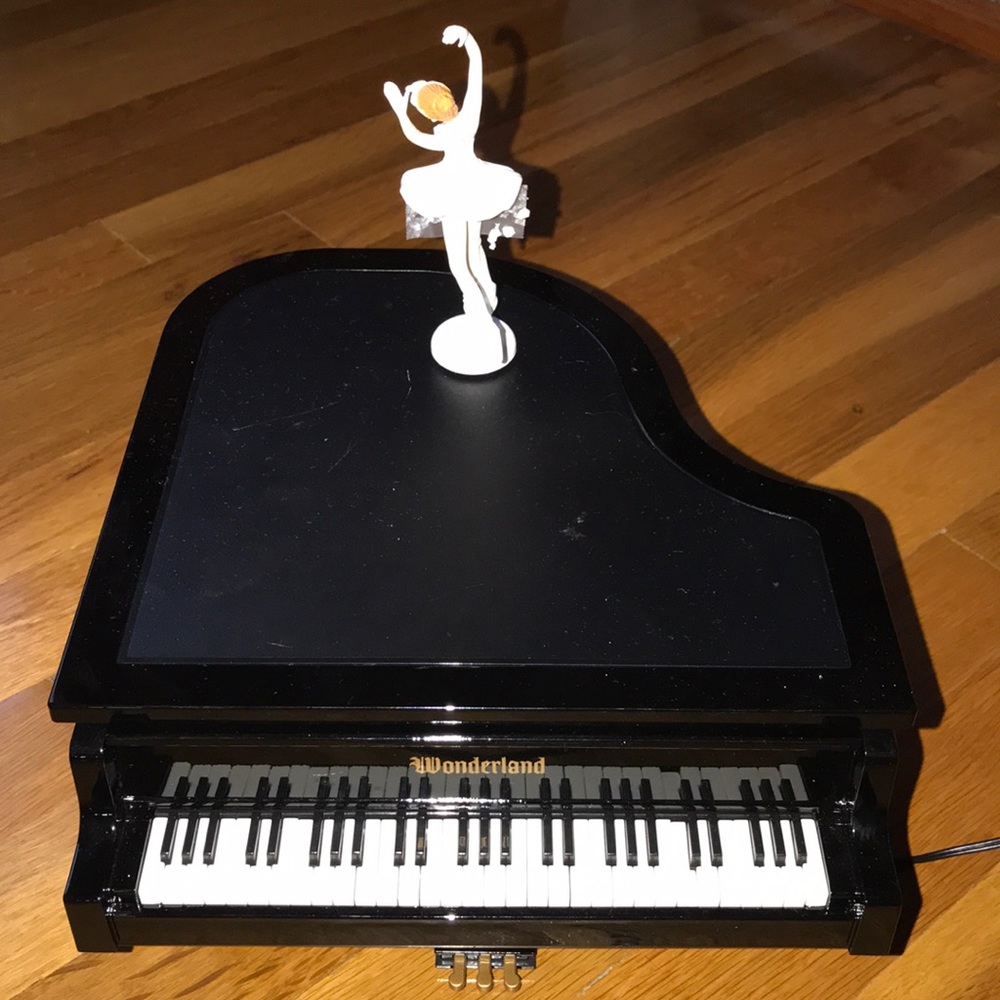 Wonderland grand piano music box with a ballerina