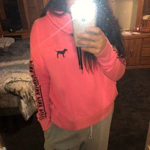 Victoria’s secret pink pull over💕