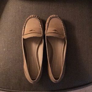 Nude patent leather loafer